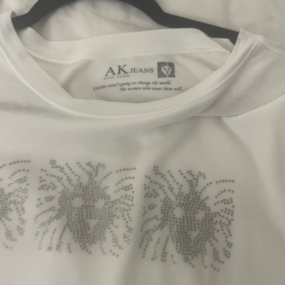 Anne Klein White Top with Silver Accents. Beautiful soft cotton. Size M.